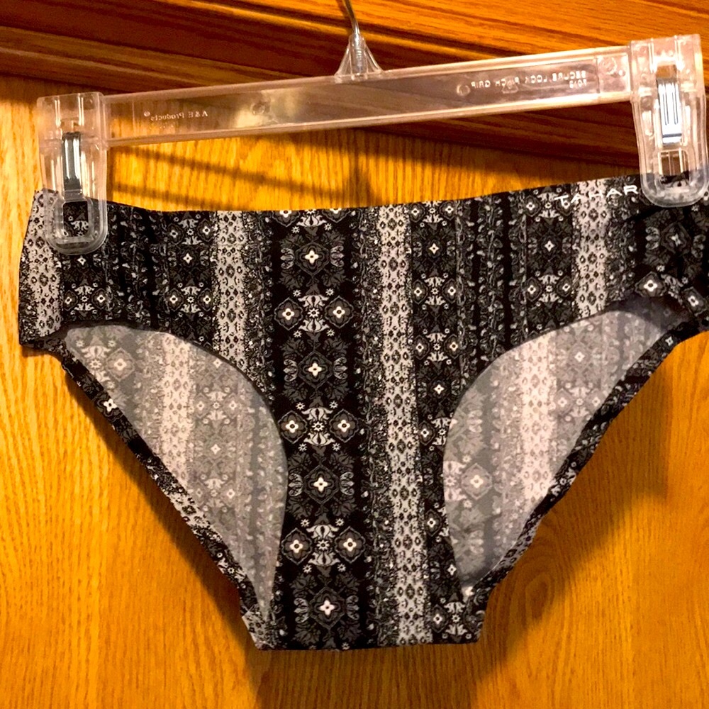 New Tahari S black white print microfiber flat seam comfort bikini stretch panty